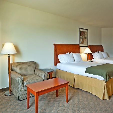 Holiday Inn Express Hotel And Suites Fairfield-North By Ihg Екстер'єр фото